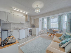 Apartment 7 - 1 bedroom Sea front location - Step free access from rear - Free Parking